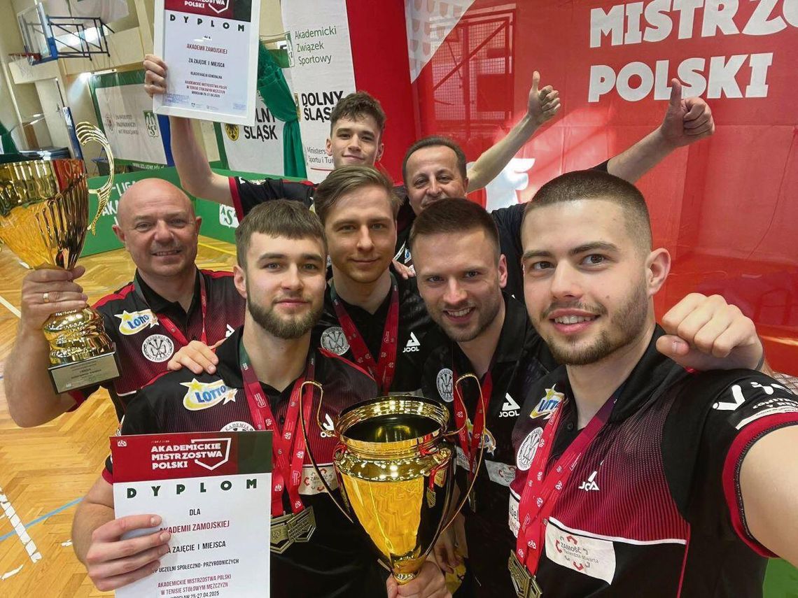 Akademickie Mistrzostwa Polski w tenisie stołowym odbyły się w dniach 25-27 kwietnia we Wrocławiu. Drużyna z Zamościa obroniła tytuł mistrzowski i przywiozła do domu złoty medal.