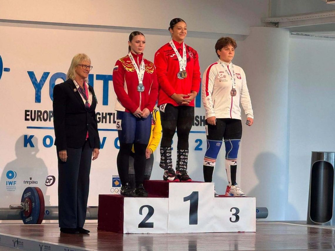 Aleksandra Wachna czwarta w ME U17. Brąz w podrzucie dla sztangistki Agrosu Zamość W mistrzostwach Europy juniorów młodszych U17 Aleksandra Wachna z Agrosu Zamość zdobyła brązowy medal w podrzucie. Fot. Facebook (Polish Weightlifting Federation 1925-2025)