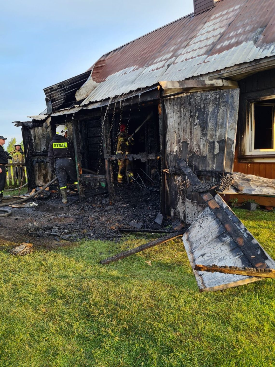 Aleksandrów: Dom w płomieniach. Pożar gasiło 18 strażaków