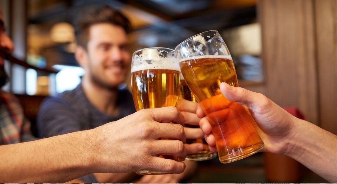 Są już trzy oficjalne projekty zmiany prawa dotyczącego dostępu do alkoholu.