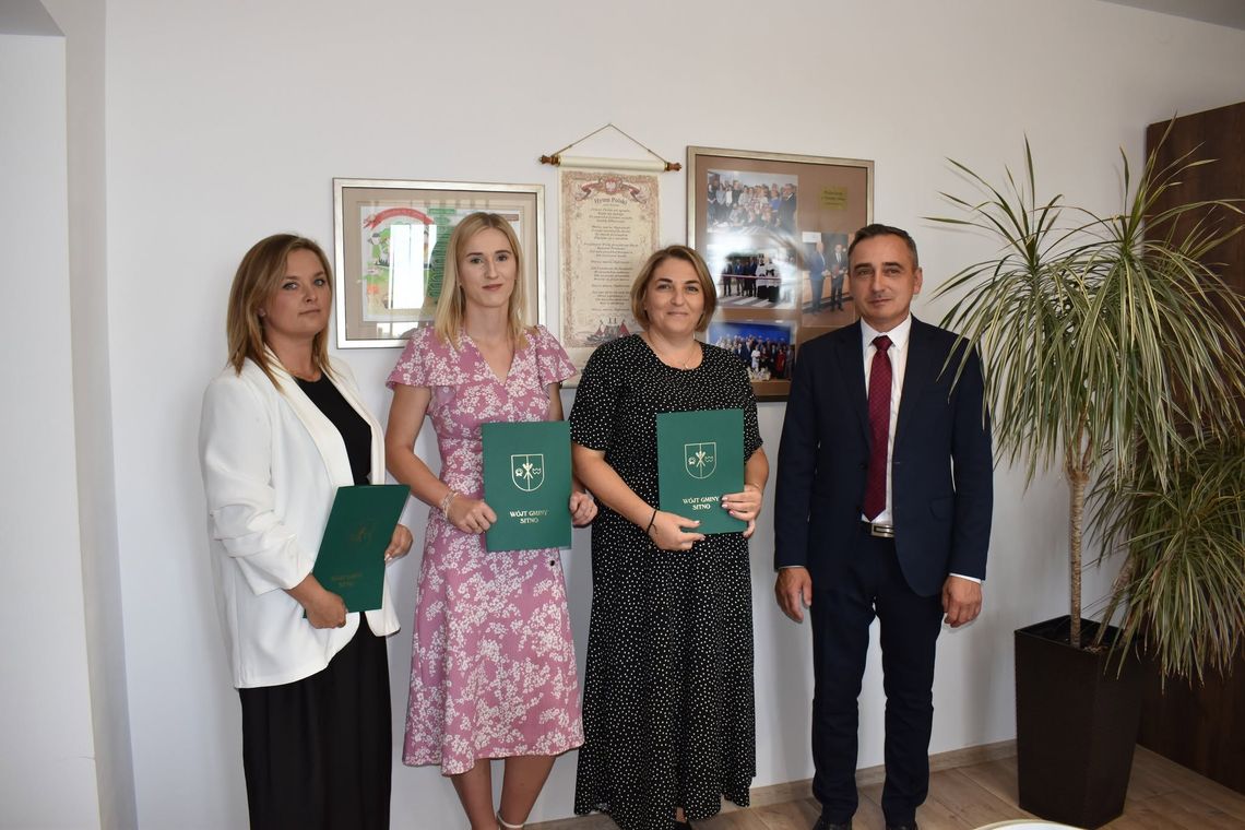 Trzy nauczycielskie awanse w gminie Sitno W Sitnie wręczono akty awansu nauczyciela mianowanego.
