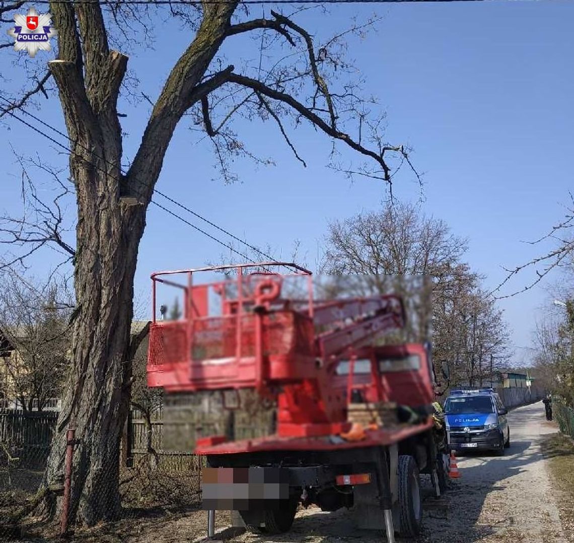 Bełżec: Wypadek przy przycinaniu drzew. 51-latek w szpitalu