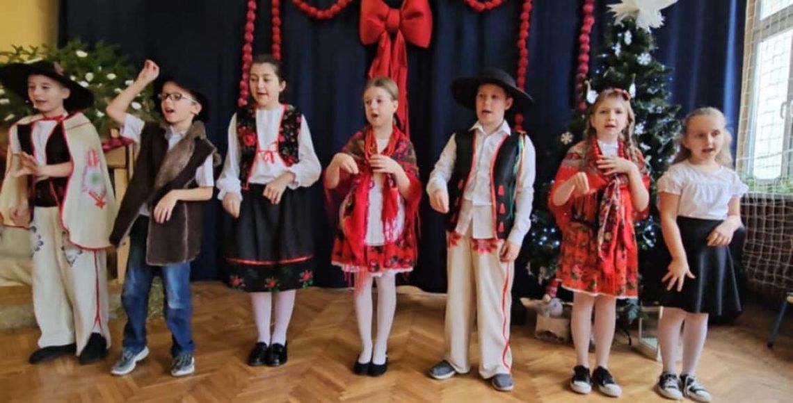 Przedszkolaki oraz uczniowie SP w Białowoli biorą udział w Innowacyjnym Ogólnorozwojowym Projekcie Migowym.