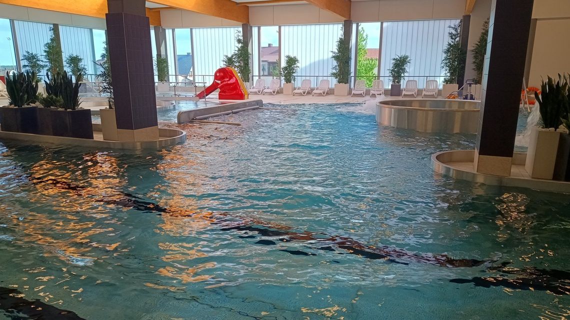 Biłgoraj: Basen na ostatniej prostej. To sportowy majstersztyk na miarę ogólnopolską! Powiatowa Kryta Pływalnia w Biłgoraju po rozbudowie i modernizacji jeszcze przed wakacjami przyjmie pierwszych amatorów kąpieli i pływania