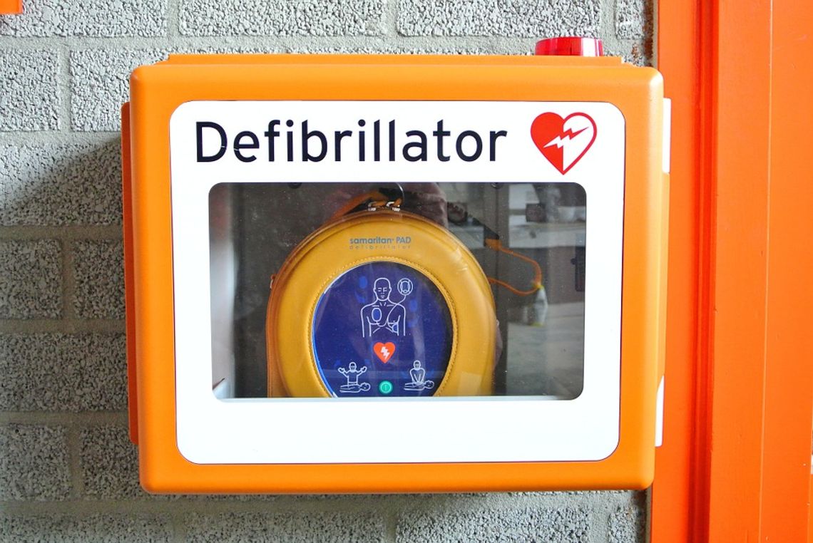 Biłgoraj: Defibrylator w magistracie. Jak go używać? Przyjdź na szkolenie