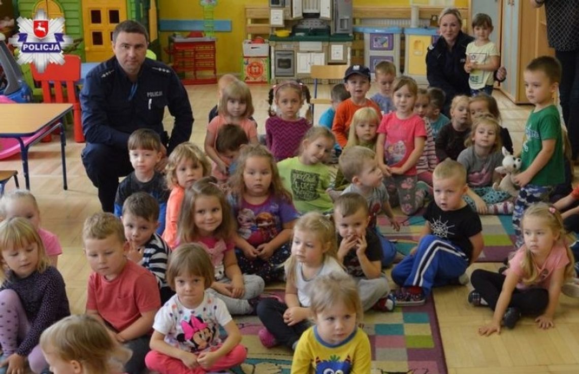 Biłgoraj: Dzielnicowi w przedszkolu. Rozmawiali z dziećmi o bezpieczeństwie