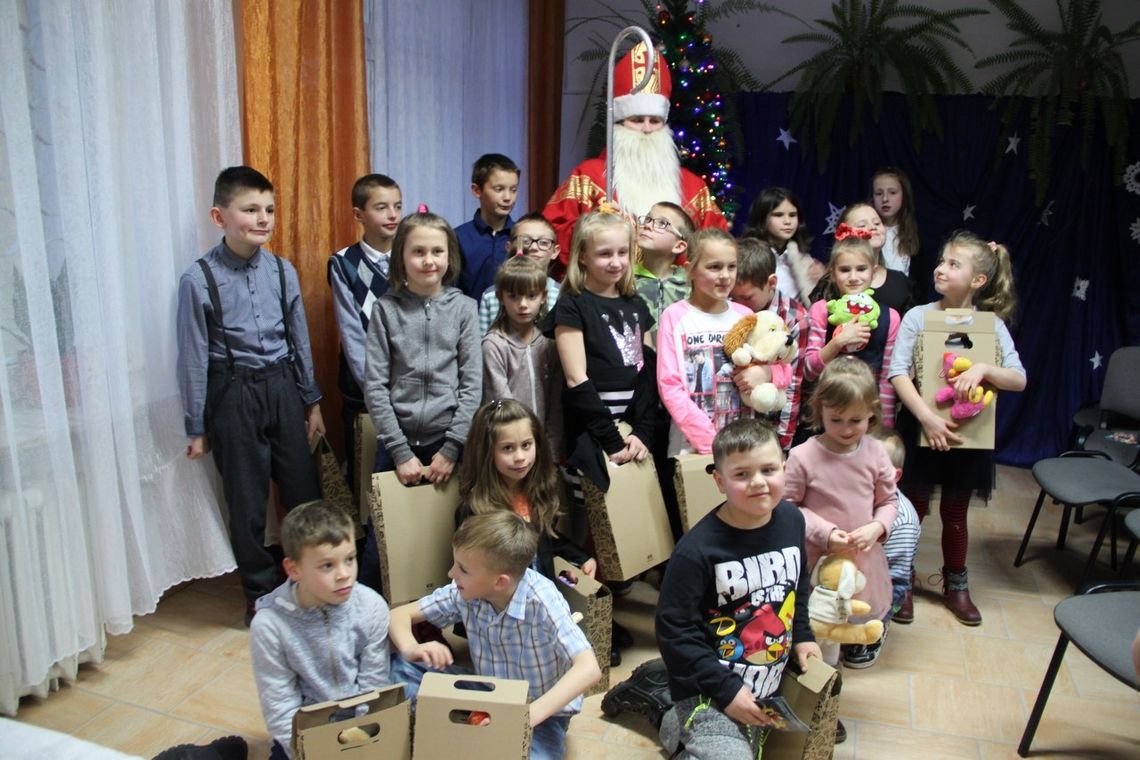 Biłgoraj: Młodzież z LO im. ONZ zorganizowała wigilijne spotkanie w Wiosce Dziecięcej
