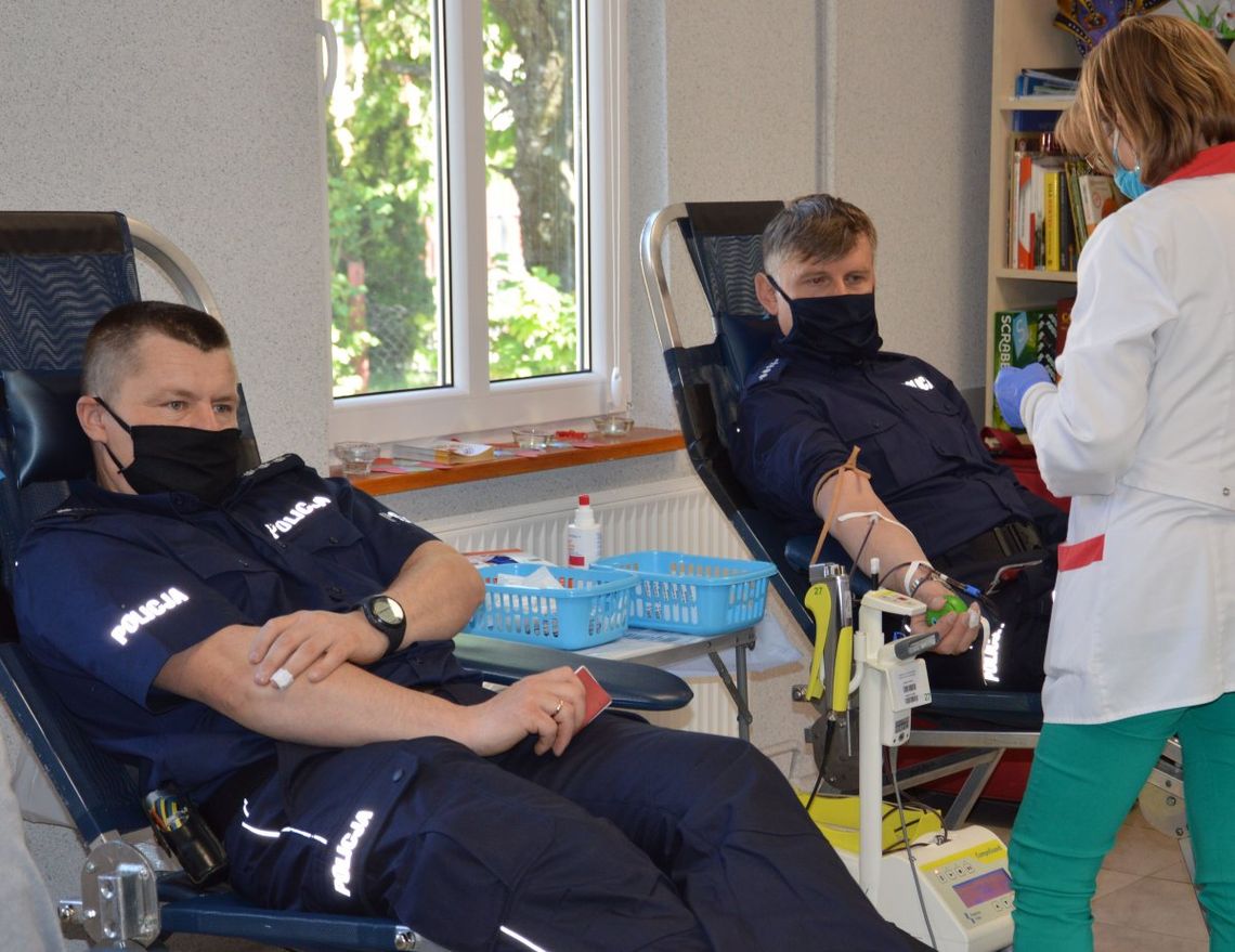 Biłgoraj: Policjanci podzielili się krwią z kolegą