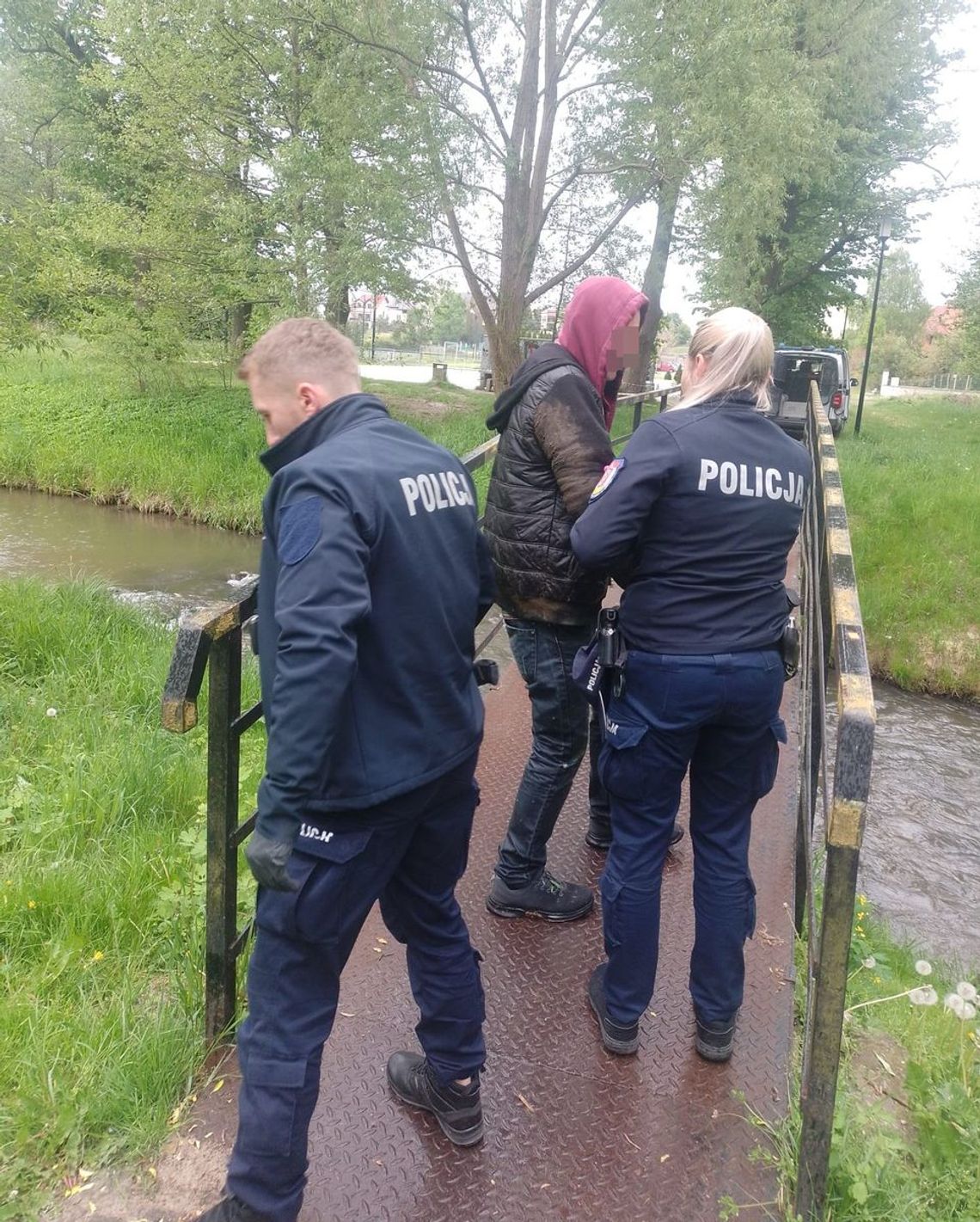 Biłgoraj: Policjantka uratowała życie mężczyźnie. Wyciągnęła go z wody Biłgoraj: Policjantka uratowała życie mężczyźnie. Wyciągnęła go z wody