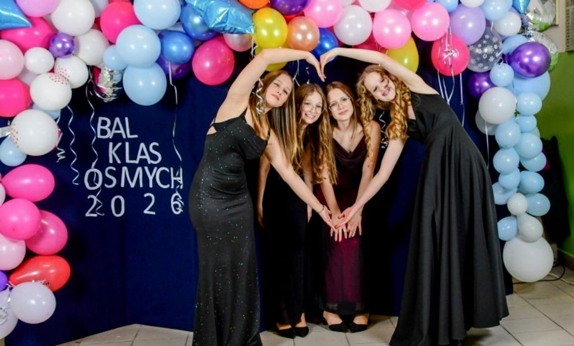 Biłgoraj: Szykowne kreacje i wielkie emocje. Niezapomniany wieczór ósmoklasistów z „Wyszyńskiego” Biłgoraj: Szykowne kreacje i wielkie emocje. Niezapomniany wieczór ósmoklasistów z „Wyszyńskiego”