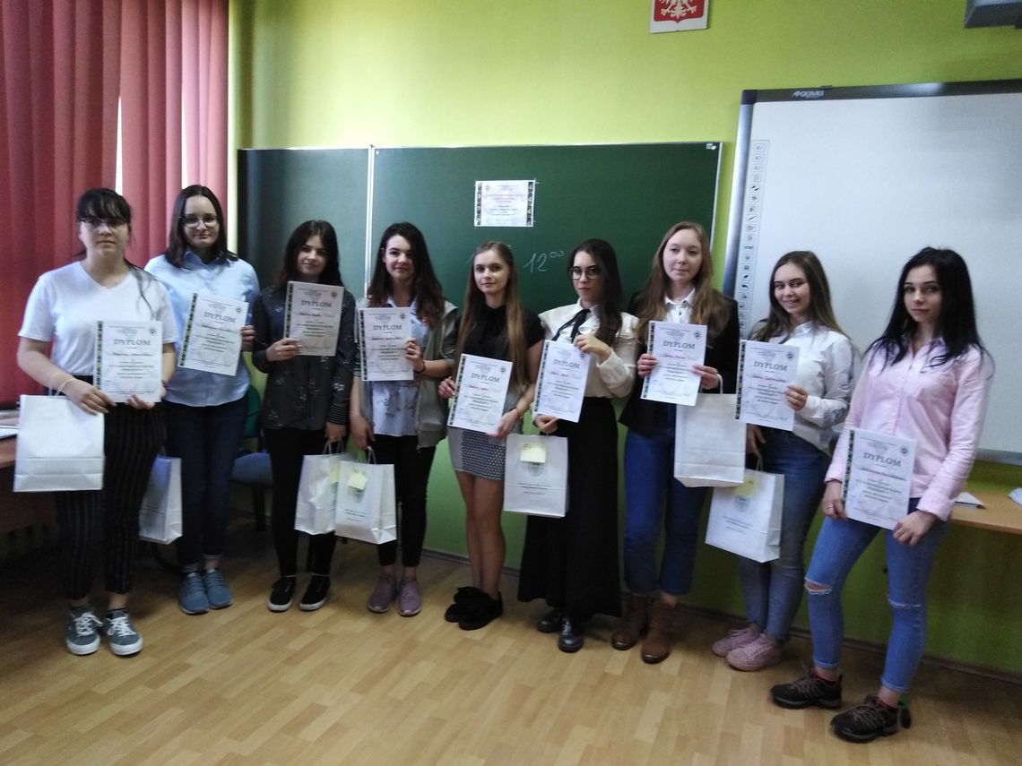 Biłgoraj: Uczennice ZSBiO najlepsze w konkursie "Sprawdź siebie"