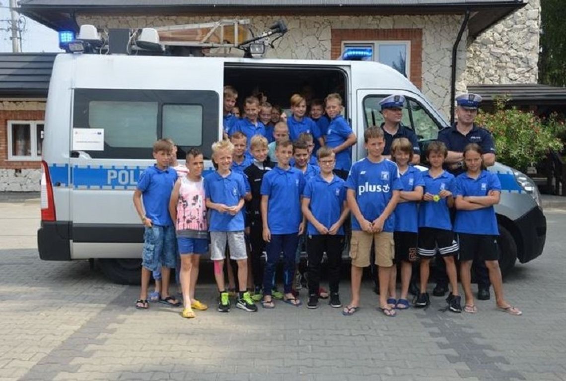 Biłgorajscy policjanci edukowali młodych sportowców z Warszawy (ZDJĘCIA)