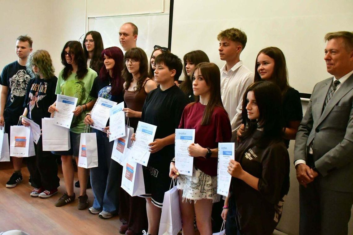 Praktyki zagraniczne uczniów zrealizowano w 7 różnych kierunkach – od gastronomii, przez modę i fryzjerstwo, reklamę i organizację turystyki, aż po spawalnictwo.