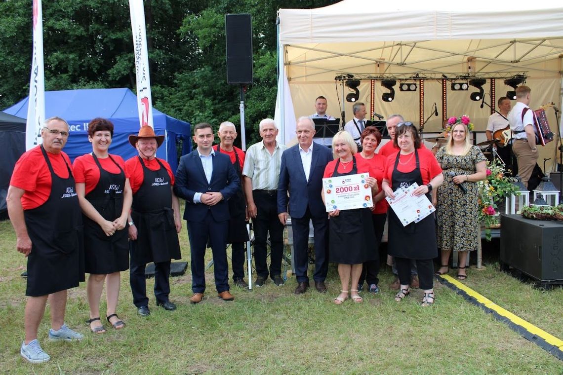 22 czerwca 2024 roku w miejscowości Żyłka (gm. Bełżec) rozstrzygnięto powiatowy etap ogólnopolskiego konkursu kulinarnego „Bitwa Regionów”. Na zdjęciu zwycięzcy z powiatu tomaszowskiego.