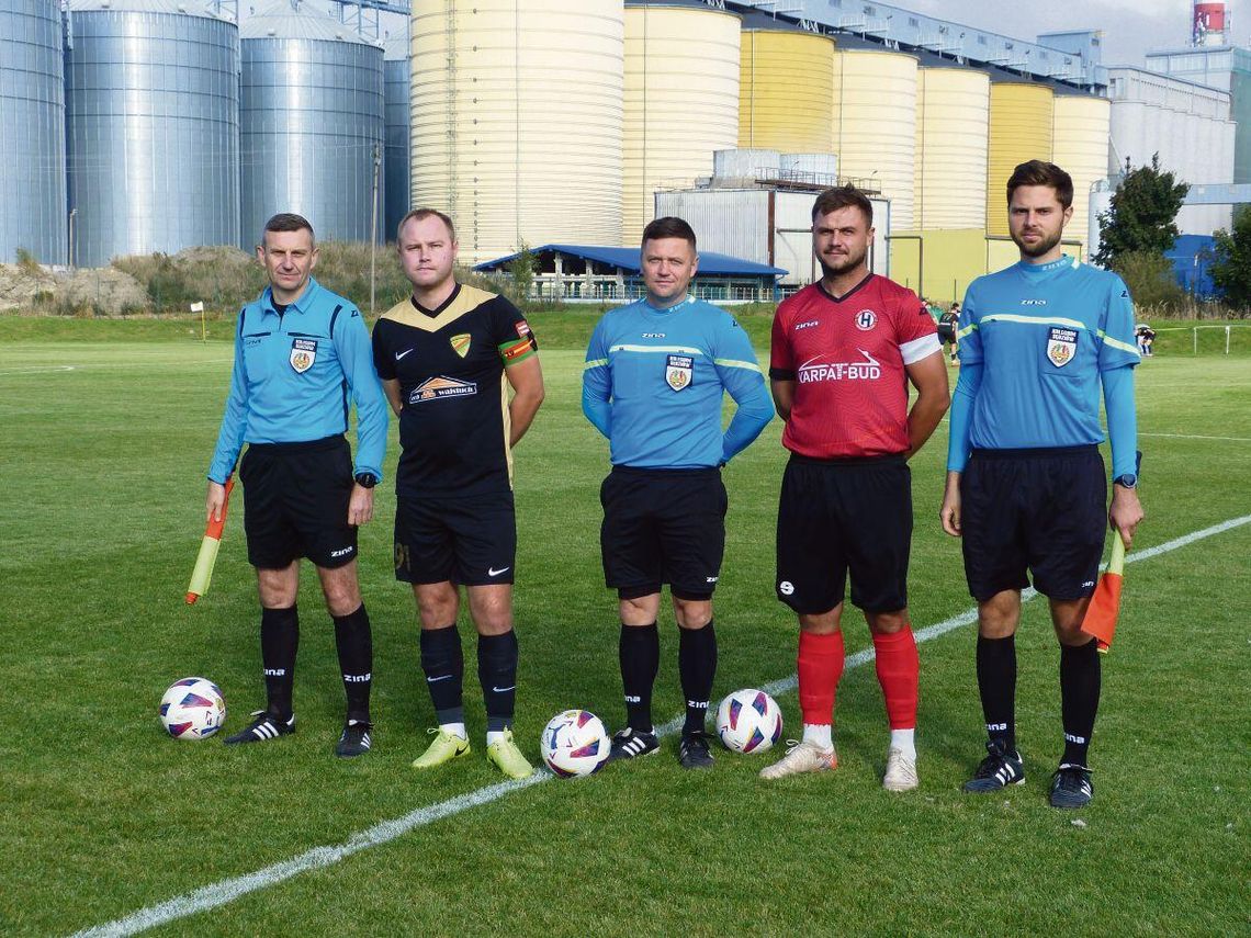 BKS wygrał z Huraganem 3:1 (1:1).