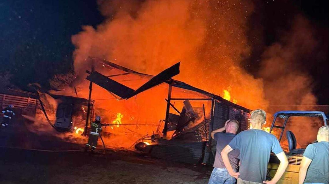 Zakład stolarski w Bliżowie (gm. Adamów) stanął w ogniu w niedzielę 28 lipca ok. godz. 21.