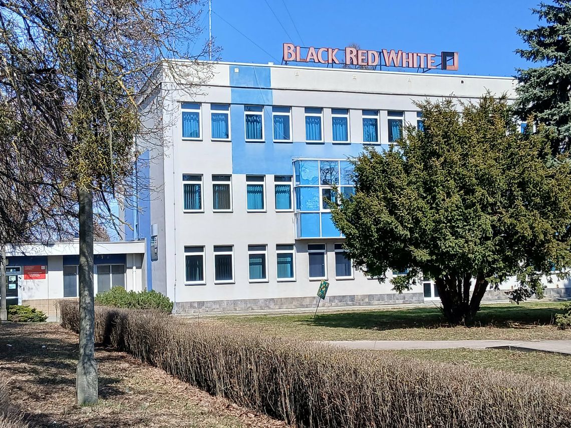 Zamość: Bloki przegrały z przemysłem. Radni zablokowali osiedle na terenach po BRW Na terenie przy ul. Fabrycznej spółka BRW chciała postawić osiedle, składające się z siedmiu bloków z garażami podziemnymi, ale radni się na to nie zgodzili.