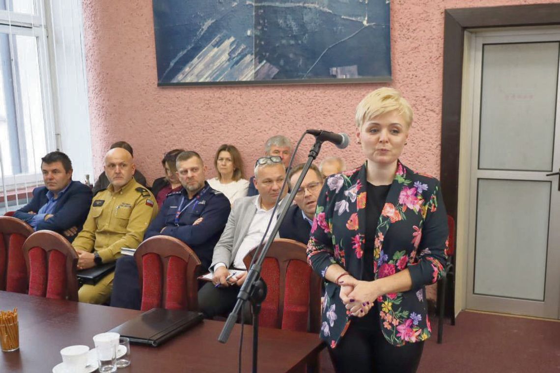 Budowa czynszówek w Tomaszowie Lubelskim pod znakiem zapytania. SIM chce innej działki – Jestem przedstawicielką tych mieszkańców, którzy zostali zakwalifikowani do tego programu i powiem wprost: jesteśmy rozczarowani państwa postępowaniem, ponieważ nasza sprawa toczy się już od 1,5 roku – mówiła na sesji mieszkanka Tomaszowa.