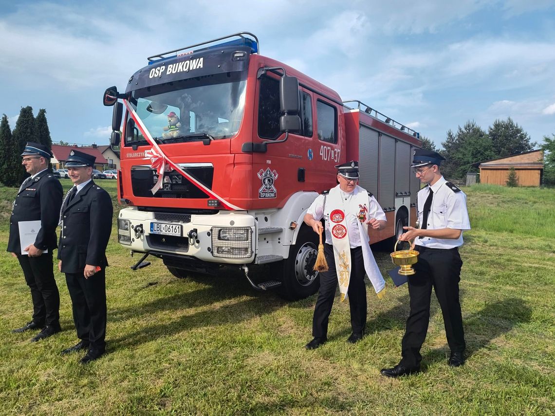 Bukowa: Strażacy mają nowy samochód [ZDJĘCIA]