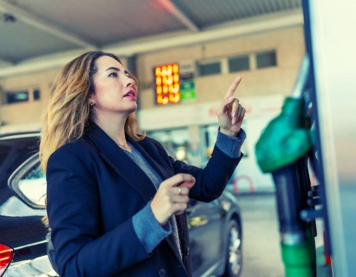 Ceny ropy biją rekordy. W tej sytuacji Międzynarodowa Agencja Energetyczna podpowiada, w jaki sposób łagodzić skutki konfliktu na Bliskim Wschodzie.