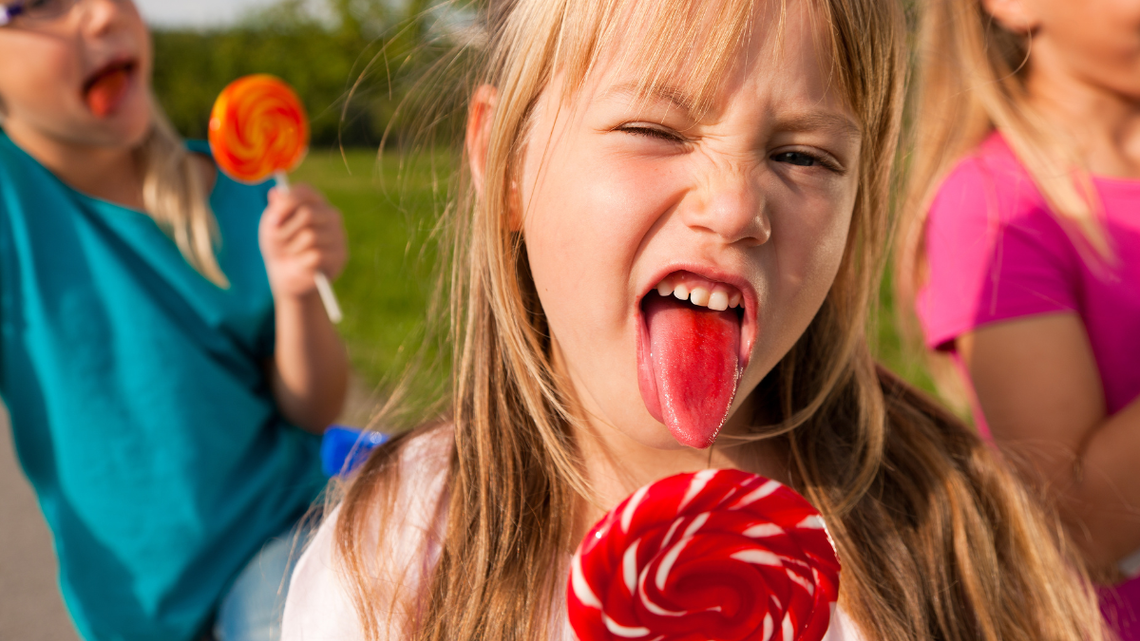 Zakaz reklamy słodyczy w mediach.  Z taką propozycją wystąpił do Sejmu obywatel.