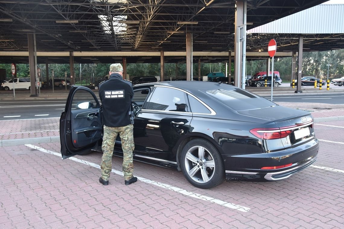Luksusowy samochód osobowy, który był poszukiwany w Niemczech, został odzyskany podczas kontroli granicznej na przejściu w Terespolu