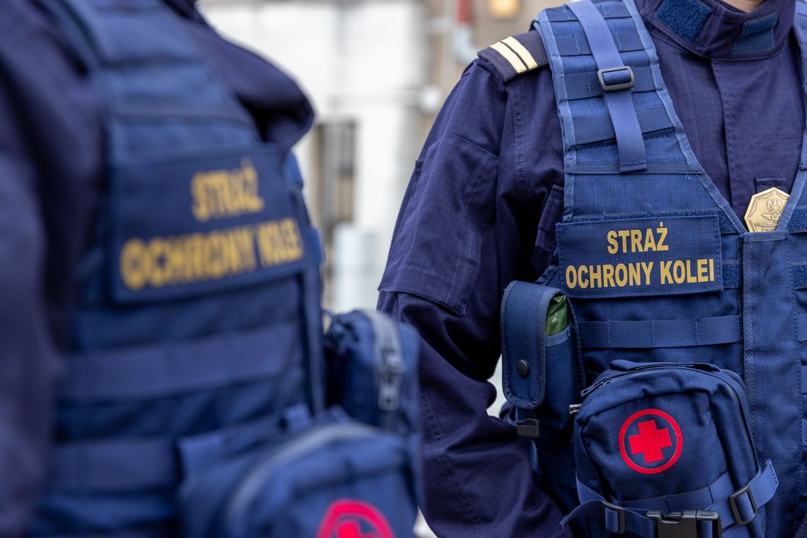 Początkowo rutynowa interwencja szybko eskalowała. 38-letni mężczyzna od samego początku nie zamierzał współpracować z mundurowymi.