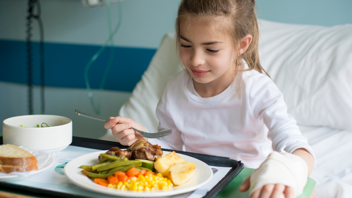 Kryteria dotyczące żywienia pacjentów znalazły się w projekcie rozporządzenia, który Ministerstwo Zdrowia skierowało do konsultacji. Przepisy mają wejść w życie w październiku tego roku.