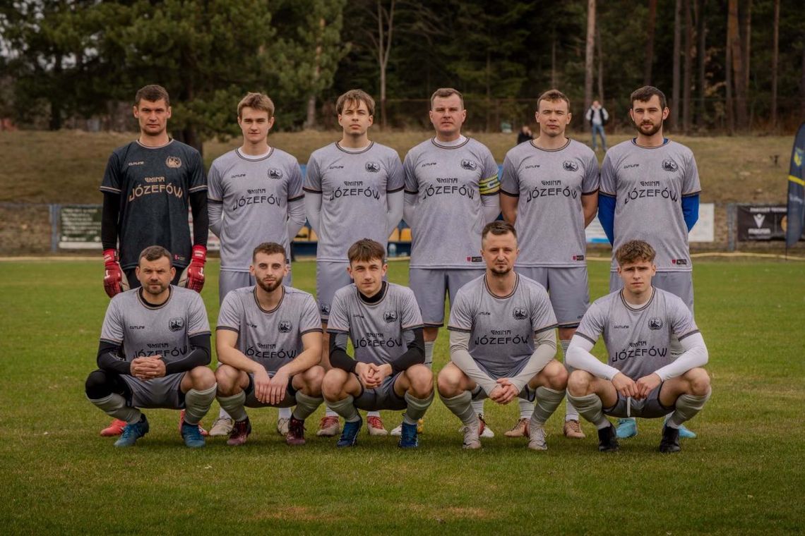 Cosmos Józefów walczy o awans. Trener wskazuje największe problemy sezonu Cosmos Józefów