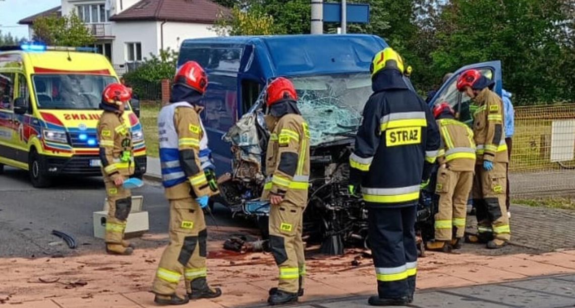 Wypadek z 13 maja 2025 r. w Przyłęku Dużym (Łódzkie). Samochód dostawczy zderzył się na przejeździe z lokomotywą. Jedna osoba została ranna