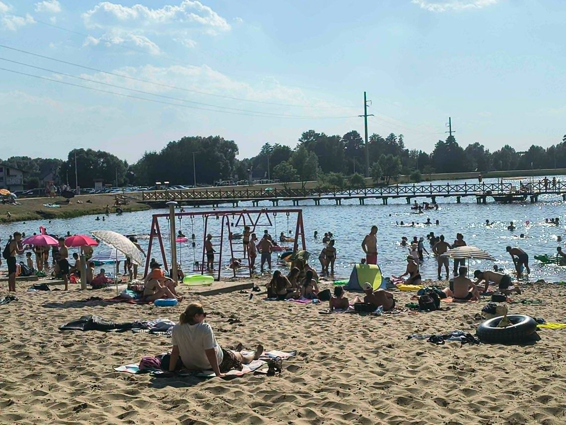 Biłgoraj. Czerwona flaga nad Zalewem Bojary Biłgoraj. Czerwona flaga nad Zalewem Bojary