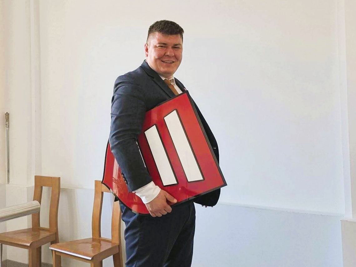 "Czuje się pan jak Bóg Słońce". Burmistrz Szczebrzeszyna po raz drugi bez wotum zaufania Burmistrz Szczebrzeszyna dostał absolutorium, ale nie otrzymał wotum zaufania.