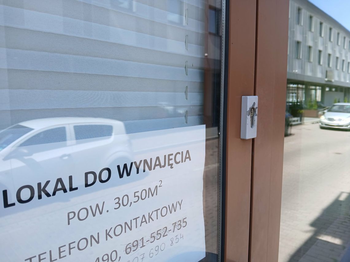 Czy giełda w Mokrem „wysysa” handel z zamojskiej Starówki? Mokre. I puste witryny Czy giełda w Mokrem „wysysa” handel z zamojskiej Starówki? Mokre. I puste witryny