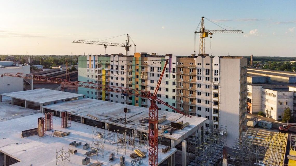 Projekt ustawy przygotowany przez Polskę 2050 przewiduje karanie deweloperów.