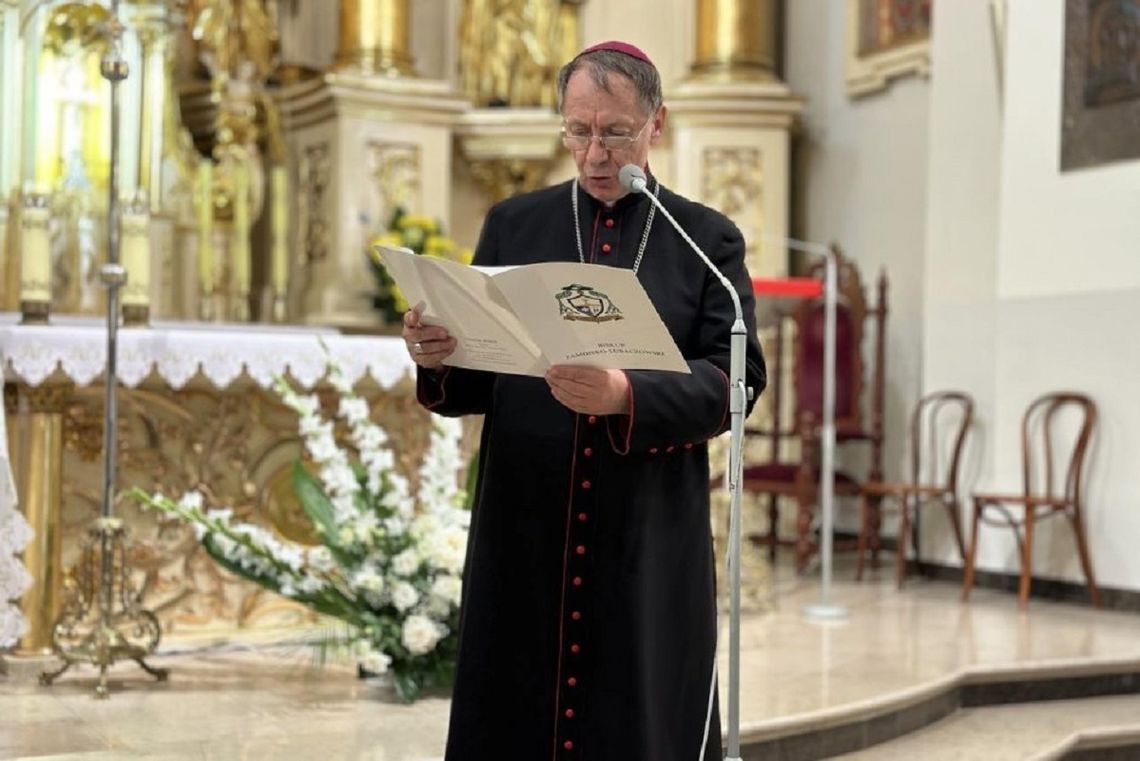 W poniedziałek, 26 czerwca 2023 r., podczas Dnia Kapłańskiego w Sanktuarium w Krasnobrodzie, Biskup Zamojsko-Lubaczowski Marian Rojek ogłosił decyzje personalne dotyczące kapłanów Diecezji Zamojsko-Lubaczowskiej.