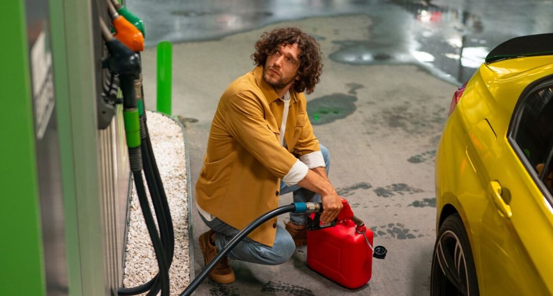 Diesel od wtorku tanieje drugi raz, benzyna lekko w górę Kierowcy samochodów z silnikiem Diesla dostają kolejną obniżkę.