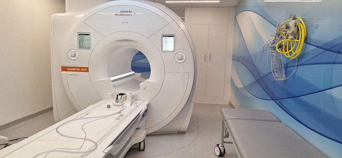 Nowy rezonans stanie się „koniem pociągowym” w diagnostyce klatki piersiowej, kardiologii i u pacjentów z implantami, zmniejszając ryzyko i podnosząc bezpieczeństwo - wskazuje Artur Kozioł dyrektor bialskiego szpitala