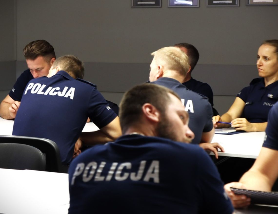 Prezydent Krakowa chce, żeby policjanci zarabiali więcej. To ma być dodatek za służbę w większych miastach.