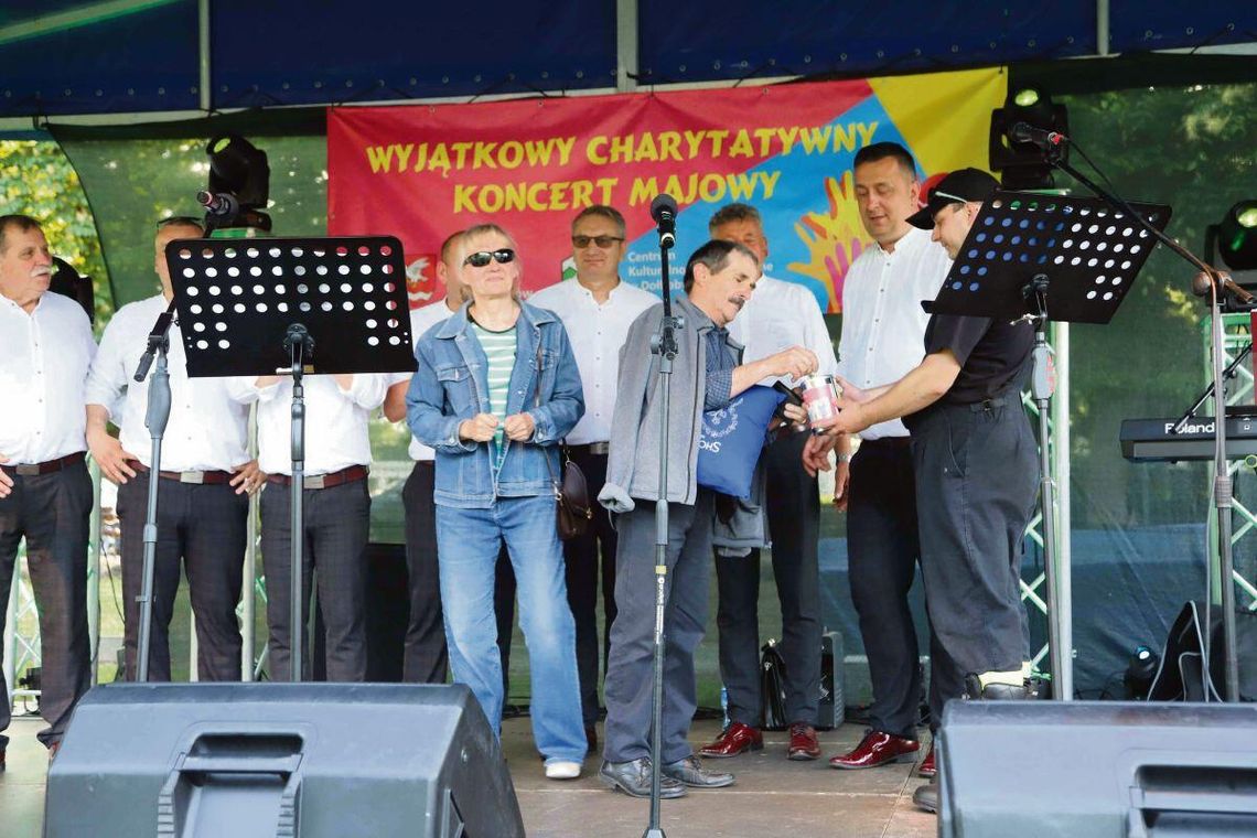 Dołhobyczów: Koncert serc na walkę z nowotworem. To dla Gosi Lewickiej Podczas charytatywnego koncertu w Dołhobyczowie na leczenie Gosi Lewickiej zebrano łącznie 8 422 zł.