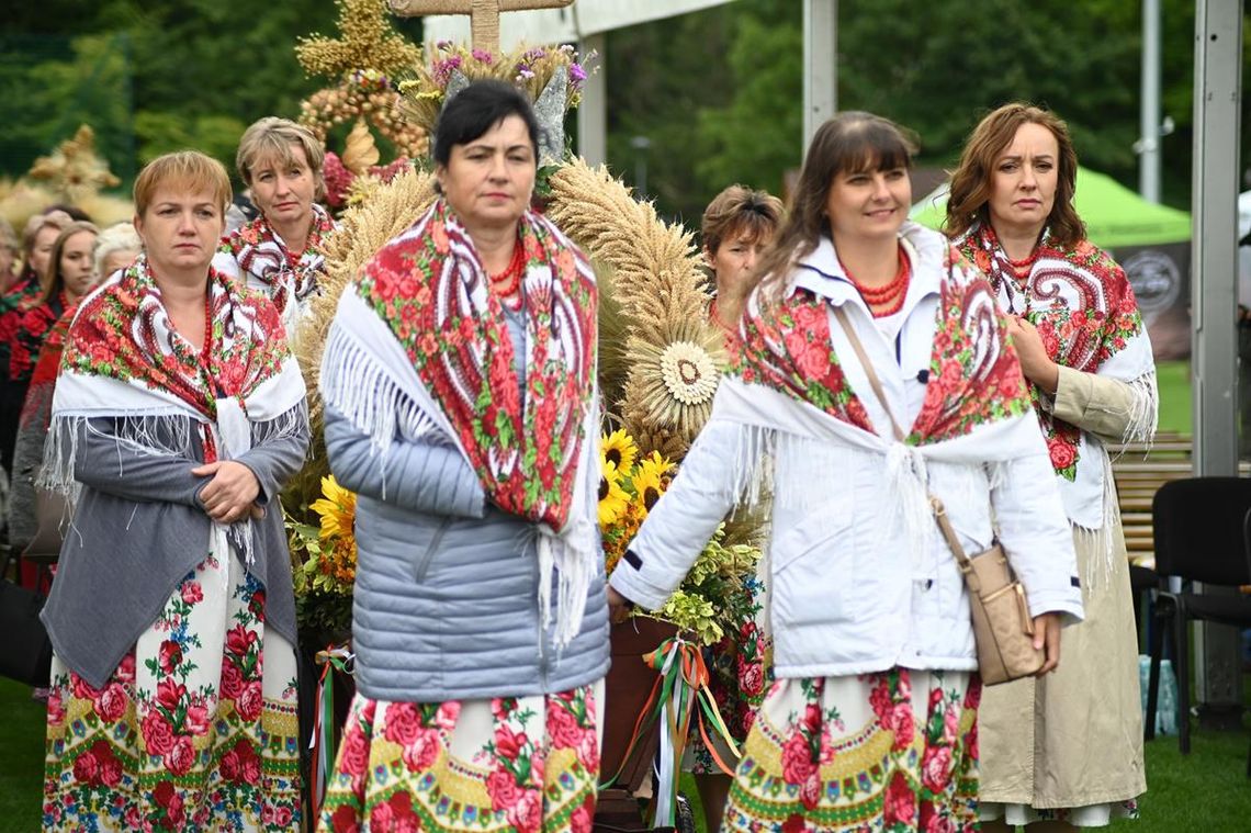 Dożynki powiatu zamojskiego w Łabuniach. Nagrodzono najpiękniejsze wieńce [ZDJĘCIA]