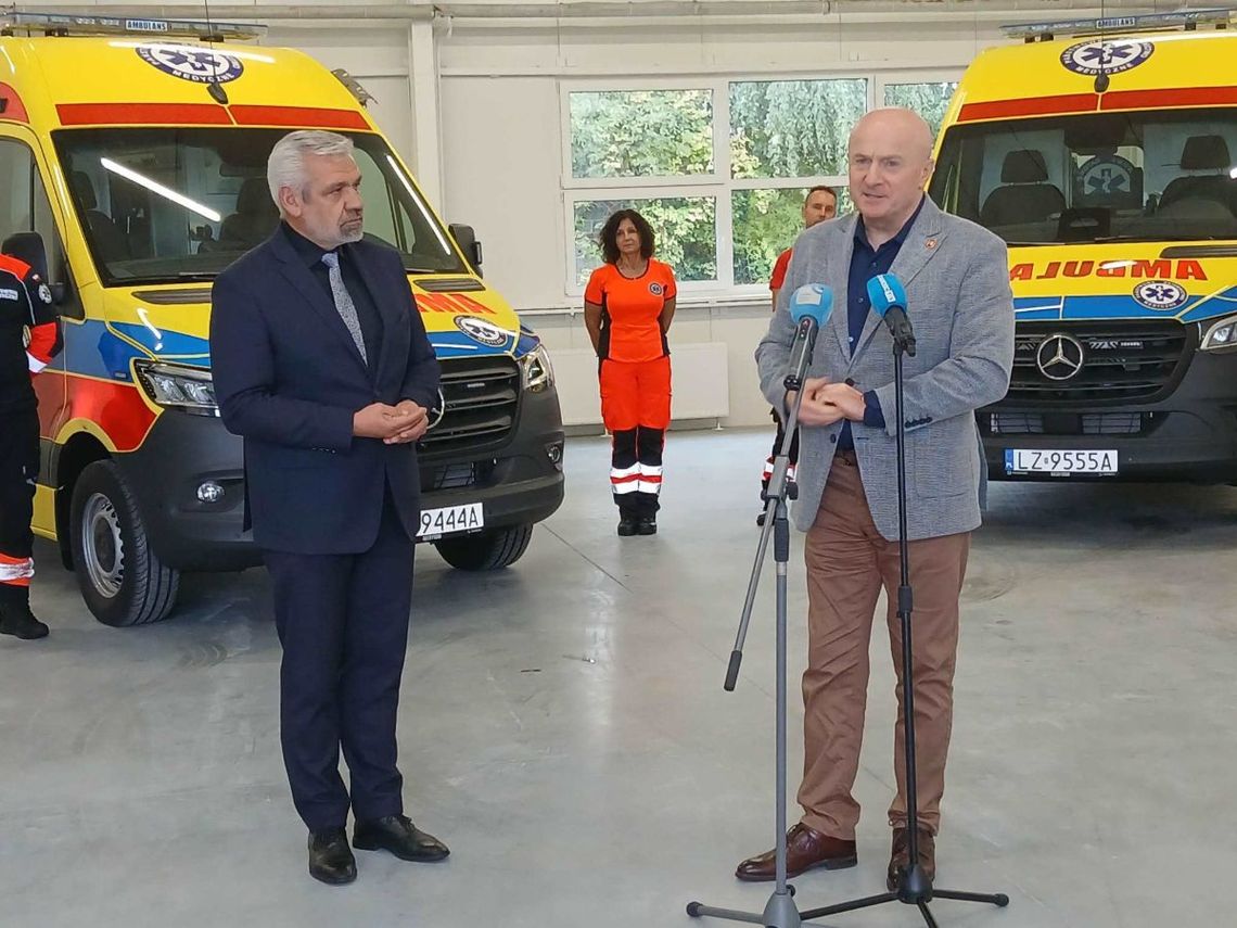 Dwie nowe karetki dla pogotowia w Zamościu. Kosztowały ponad 1,7 mln zł Nowe karetki będą stacjonować w Zamościu.