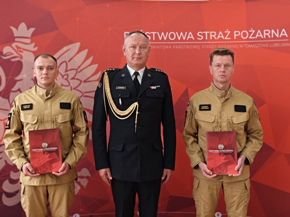 Dwóch nowych strażaków dołączyło do tomaszowskiej komendy PSP W Komendzie Powiatowej Państwowej Straży Pożarnej w Tomaszowie Lubelskim odbyło się ślubowanie dwóch strażaków wstępujących do służby przygotowawczej.