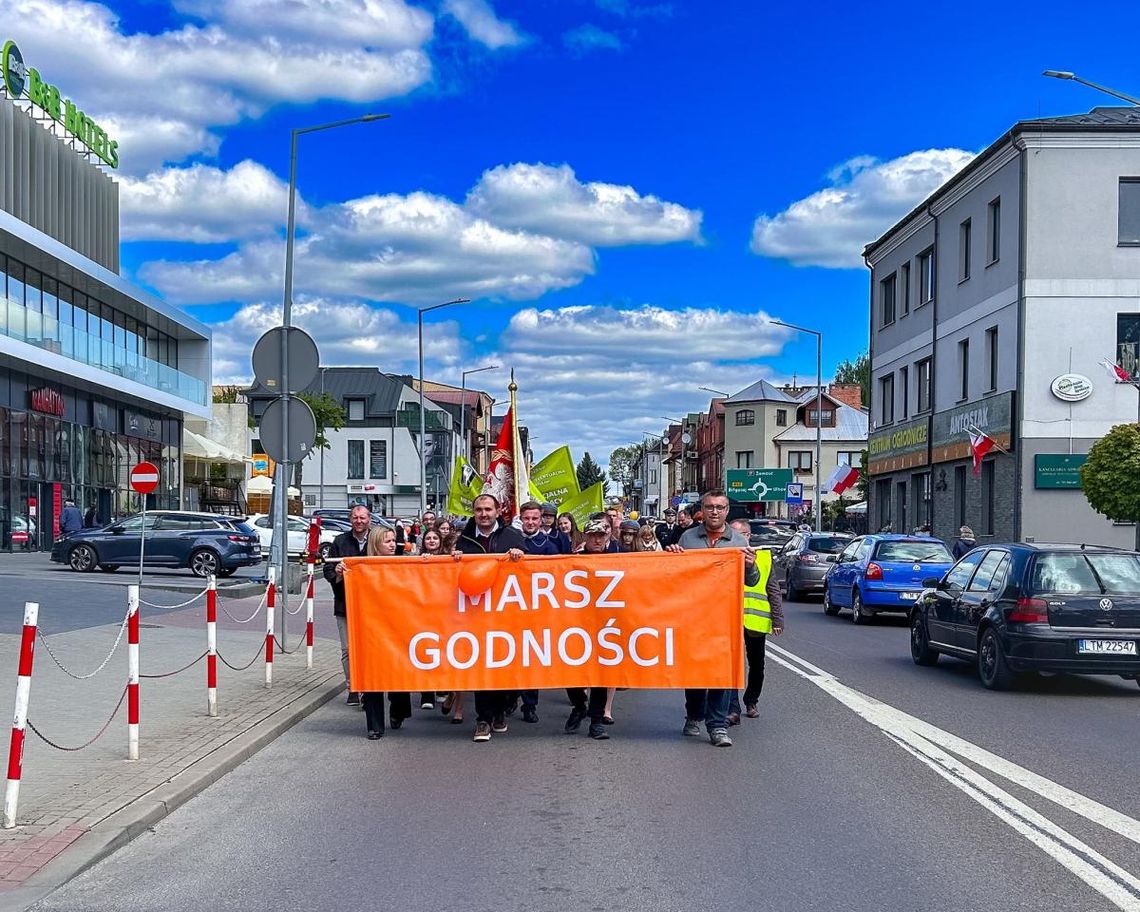 8 maja 2025 r. ulicami Tomaszowa Lubelskiego przeszedł Marsz Godności w związku z obchodami Dnia Godności Osoby z Niepełnosprawnością Intelektualną.