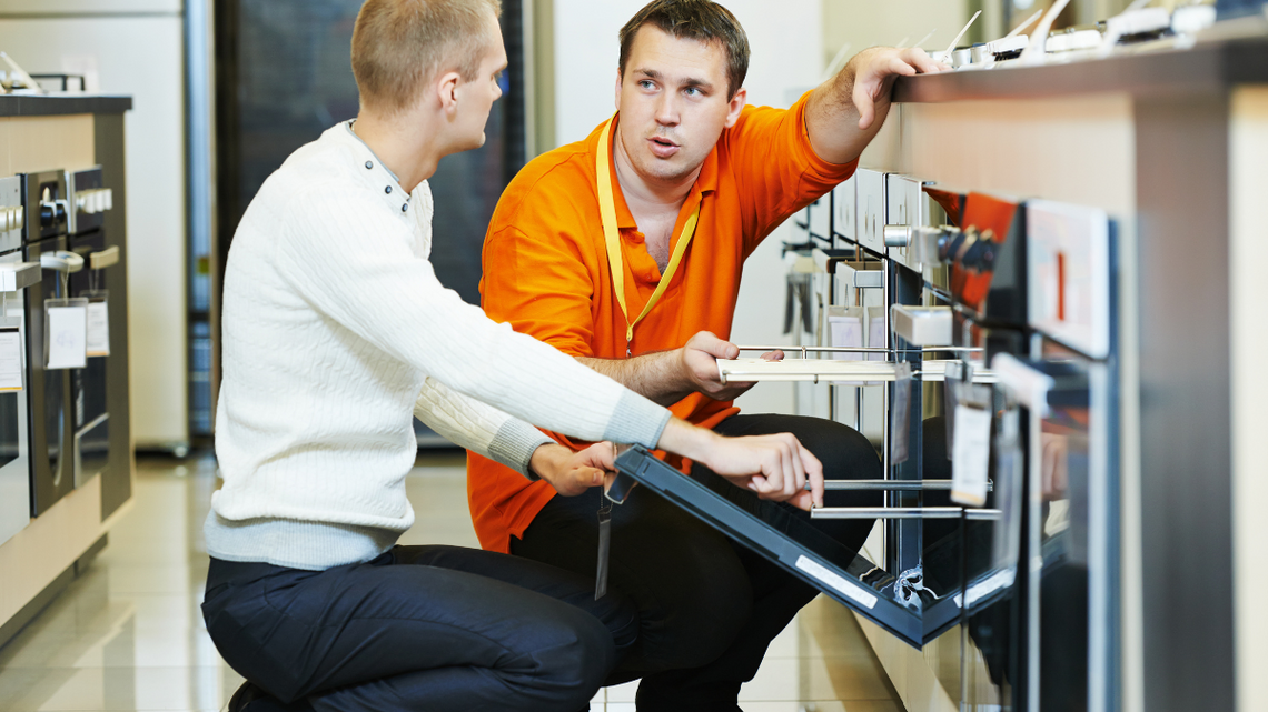 Chociaż inflacja spada, Polacy nie porzucili zdrowego rozsądku w wydawaniu pieniędzy.