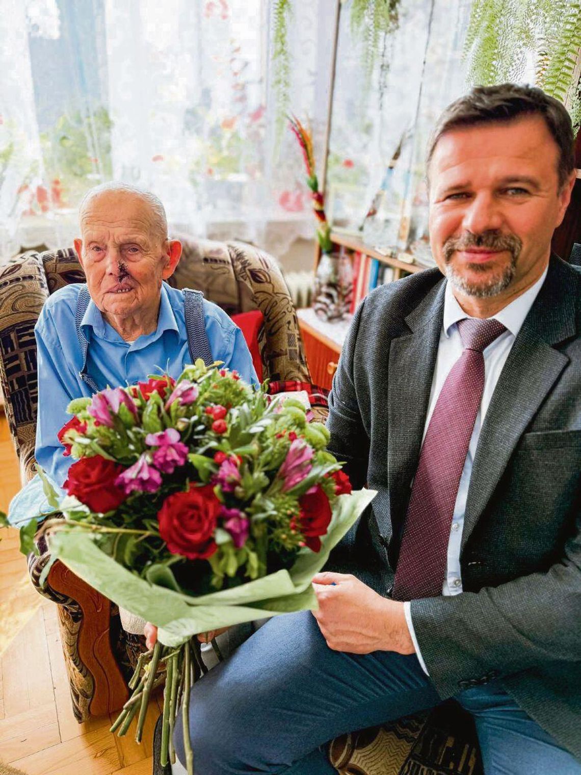 Dostojnego jubilata odwiedził z bukietem kwiatów prezydent Zamościa.