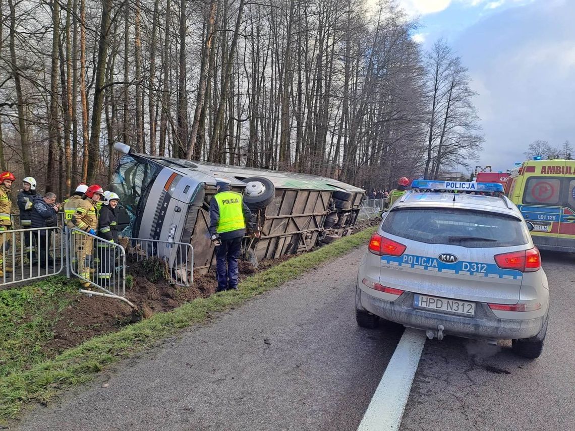 Fajsławice. Wypadek autokaru z 42 pasażerami, siedem osób w szpitalu