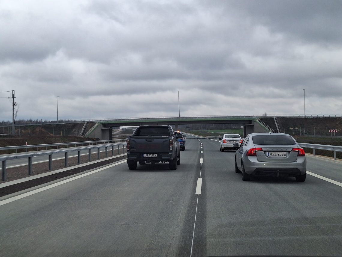 Falstart przy otwarciu autostrady A2. Minister obiecał, kierowcy obeszli się smakiem Rok 2025 zakończył się sukcesem w postaci otwarcia obwodnicy Siedlec, jednak cała trasa do Białej Podlaskiej pozostała "nieciągła".