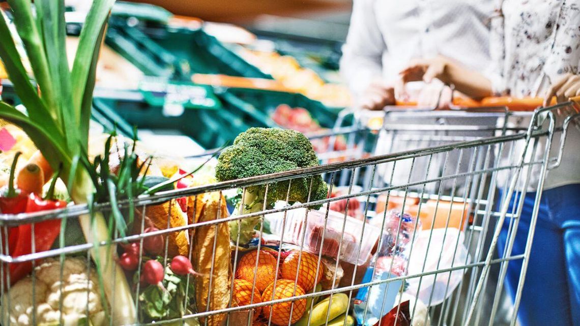 Szczęście ma ten, kto ma własny ogródek. Nie musi patrzeć na ceny warzyw i owoców w sklepach i na straganach.