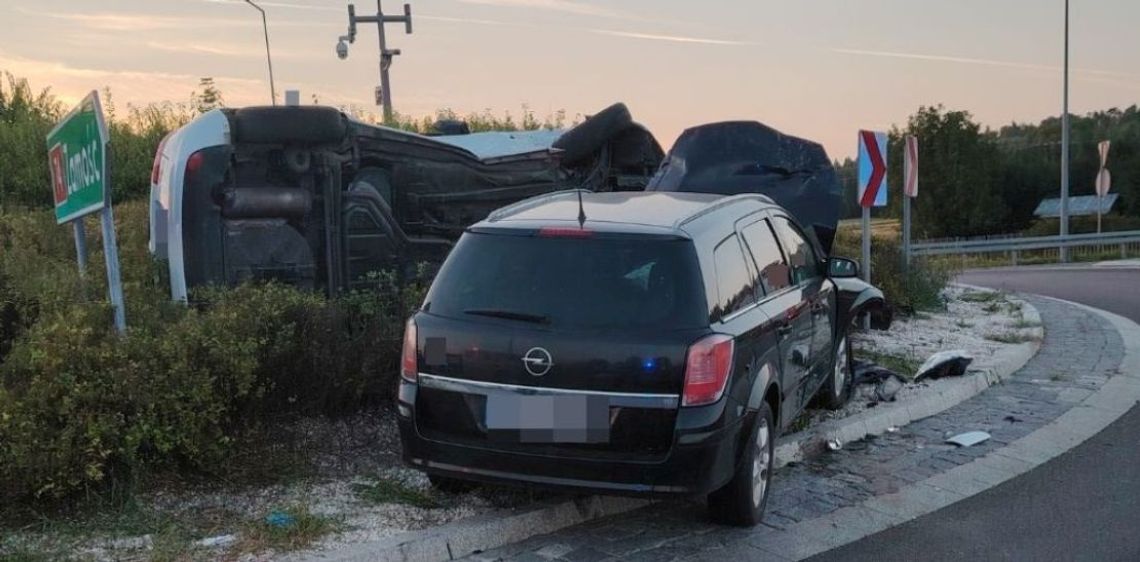 Dwie osoby zostały przetransportowane do szpitala.