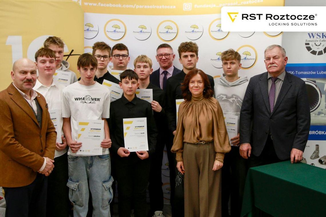 W tym roku Fundacja Parasol Roztocza przyznała 76 stypendiów i nagród dla uczniów klas patronackich Zespół Szkół Techniczno-Motoryzacyjnych w Tomaszowie Lubelskim.